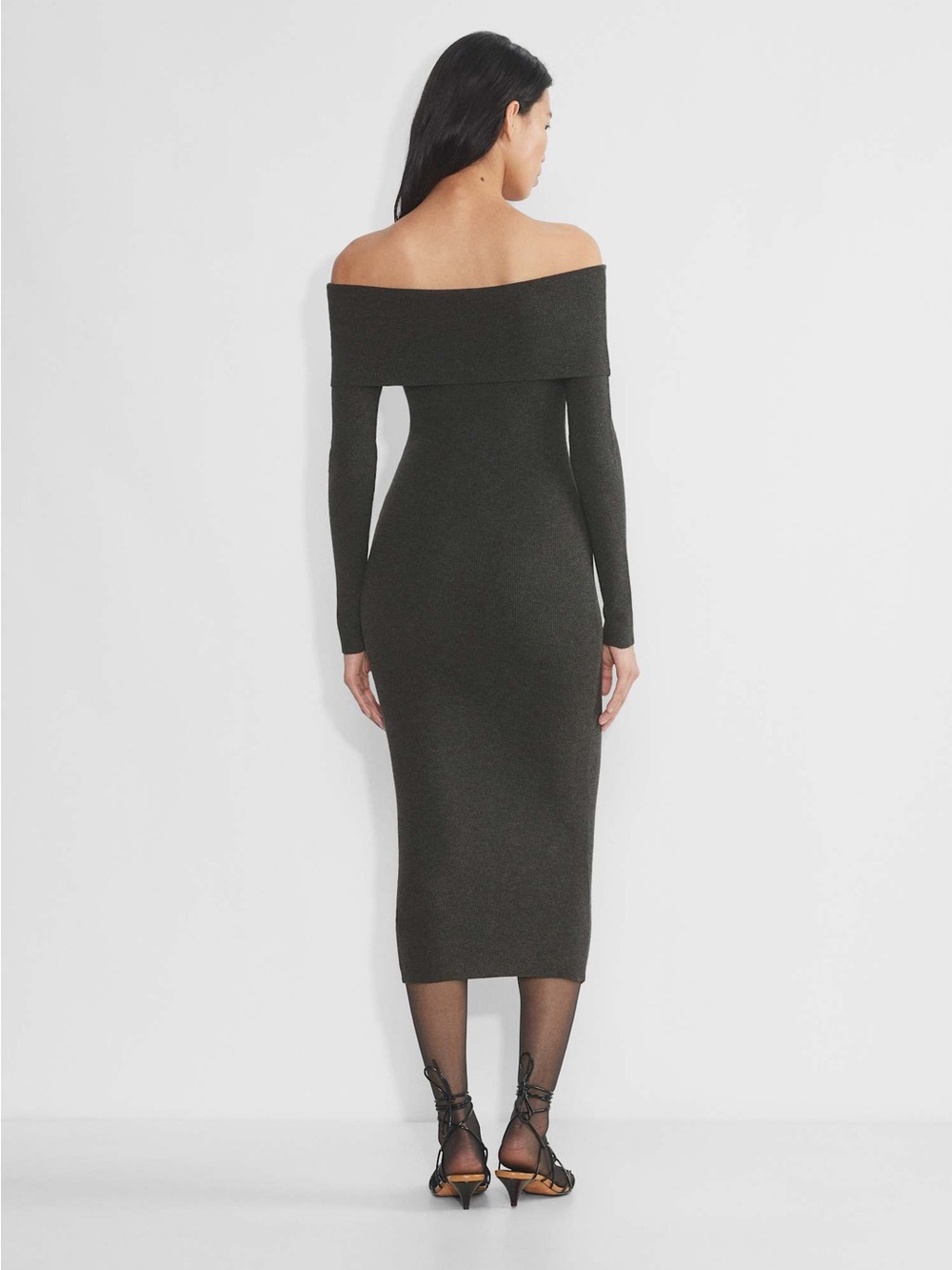 NEW Aritzia Wilfred Clarion Dress
Peachy soft off-the-shoulder sweater dress - Picture 4 of 12